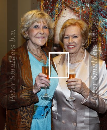 Breukelen 12 februari 2024
Ria Valk viert haar 65 jarig artiesten jubileum en krijgt een koninklijk onderscheiding van de burgemeester van de Ronde Venen. Ria Valk en Astrid Engels