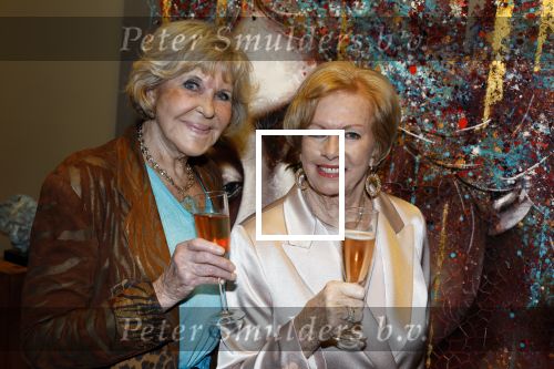 Breukelen 12 februari 2024
Ria Valk viert haar 65 jarig artiesten jubileum en krijgt een koninklijk onderscheiding van de burgemeester van de Ronde Venen. Ria Valk en Astrid Engels