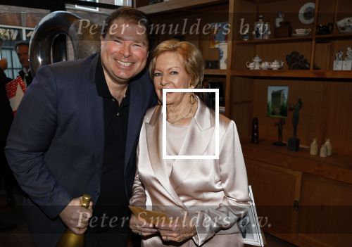 Breukelen 12 februari 2024
Ria Valk viert haar 65 jarig artiesten jubileum en krijgt een koninklijk onderscheiding van de burgemeester van de Ronde Venen. Ria Valk en Bart peeters