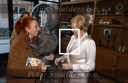 Breukelen 12 februari 2024
Ria Valk viert haar 65 jarig artiesten jubileum en krijgt een koninklijk onderscheiding van de burgemeester van de Ronde Venen. Ria Valk en Carry Tefsen