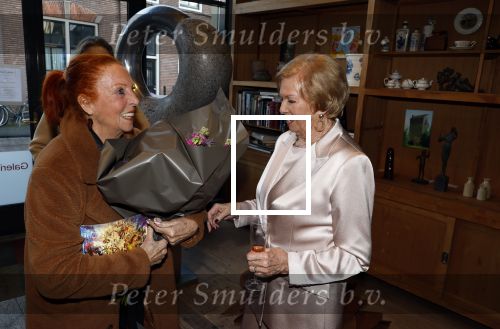Breukelen 12 februari 2024
Ria Valk viert haar 65 jarig artiesten jubileum en krijgt een koninklijk onderscheiding van de burgemeester van de Ronde Venen. Ria Valk en Carry Tefsen