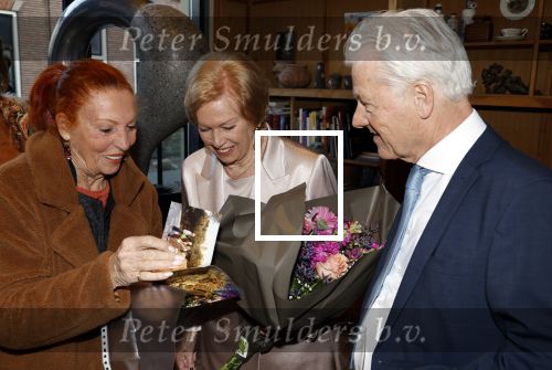 Breukelen 12 februari 2024
Ria Valk viert haar 65 jarig artiesten jubileum en krijgt een koninklijk onderscheiding van de burgemeester van de Ronde Venen. Ria Valk en Carry Tefsen