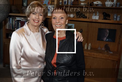 Breukelen 12 februari 2024
Ria Valk viert haar 65 jarig artiesten jubileum en krijgt een koninklijk onderscheiding van de burgemeester van de Ronde Venen. Ria Valk en Carry Tefsen