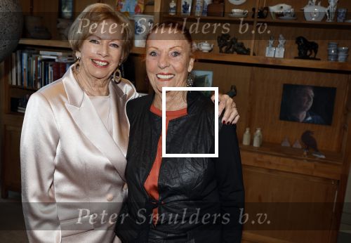 Breukelen 12 februari 2024
Ria Valk viert haar 65 jarig artiesten jubileum en krijgt een koninklijk onderscheiding van de burgemeester van de Ronde Venen. Ria Valk en Carry Tefsen