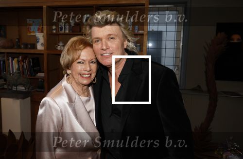 Breukelen 12 februari 2024
Ria Valk viert haar 65 jarig artiesten jubileum en krijgt een koninklijk onderscheiding van de burgemeester van de Ronde Venen. Ria Valk en Hans Klok