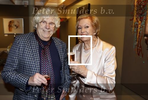 Breukelen 12 februari 2024
Ria Valk viert haar 65 jarig artiesten jubileum en krijgt een koninklijk onderscheiding van de burgemeester van de Ronde Venen. Ria Valk met haar ex partner hans Wennekes