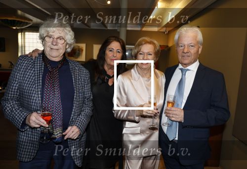 Breukelen 12 februari 2024
Ria Valk viert haar 65 jarig artiesten jubileum en krijgt een koninklijk onderscheiding van de burgemeester van de Ronde Venen. Ria Valk met haar ex partner hans Wennekes