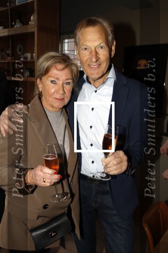Breukelen 12 februari 2024
Ria Valk viert haar 65 jarig artiesten jubileum en krijgt een koninklijk onderscheiding van de burgemeester van de Ronde Venen. Riny v d Lee met partner