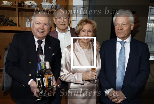 Breukelen 12 februari 2024
Ria Valk viert haar 65 jarig artiesten jubileum en krijgt een koninklijk onderscheiding van de burgemeester van de Ronde Venen. Ronnie Tober en Jan Jochems