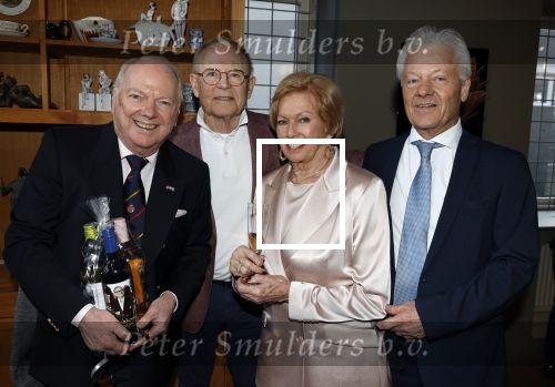 Breukelen 12 februari 2024
Ria Valk viert haar 65 jarig artiesten jubileum en krijgt een koninklijk onderscheiding van de burgemeester van de Ronde Venen. Ronnie Tober en Jan Jochems