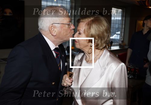 Breukelen 12 februari 2024
Ria Valk viert haar 65 jarig artiesten jubileum en krijgt een koninklijk onderscheiding van de burgemeester van de Ronde Venen. Ronnie Tober en Jan Jochems