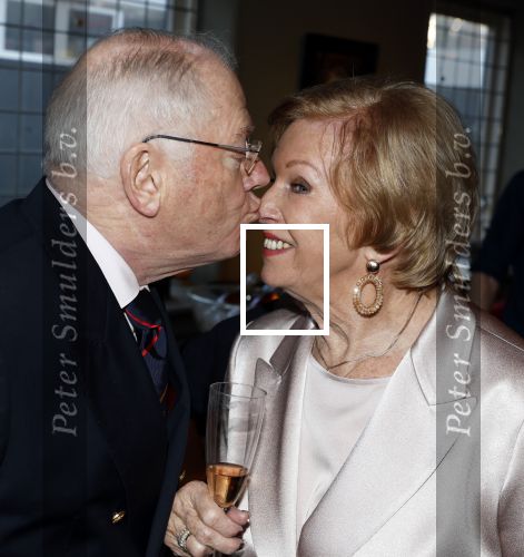 Breukelen 12 februari 2024
Ria Valk viert haar 65 jarig artiesten jubileum en krijgt een koninklijk onderscheiding van de burgemeester van de Ronde Venen. Ronnie Tober en Jan Jochems