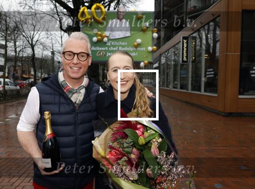 Hilversum 29 februari 2024
Presentatie Billboard van Rudolph v Veen die 40 jaar kok is . Rudolph v Veen met  Kiki Bours van 24 kitchen
