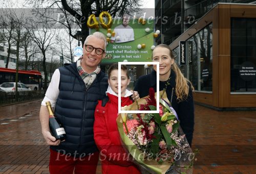 Hilversum 29 februari 2024
Presentatie Billboard van Rudolph v Veen die 40 jaar kok is . Rudolph v Veen met  Kiki Bours van 24 kitchen