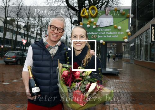 Hilversum 29 februari 2024
Presentatie Billboard van Rudolph v Veen die 40 jaar kok is . Rudolph v Veen met  Kiki Bours van 24 kitchen