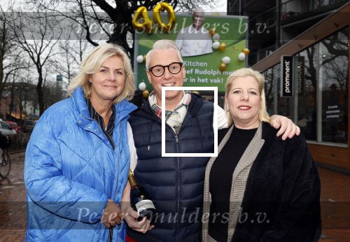 Hilversum 29 februari 2024
Presentatie Billboard van Rudolph v Veen die 40 jaar kok is . Rudolph v Veen met zijn vrouw  en Irene Moors