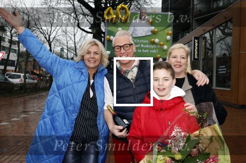 Hilversum 29 februari 2024
Presentatie Billboard van Rudolph v Veen die 40 jaar kok is . Rudolph v Veen met zijn vrouw  zoon en Irene Moors