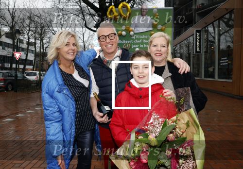 Hilversum 29 februari 2024
Presentatie Billboard van Rudolph v Veen die 40 jaar kok is . Rudolph v Veen met zijn vrouw  zoon en Irene Moors
