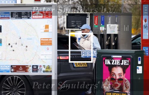Amsterdam 4 december 2023
Sander Kleinenberg bij benzinepomp en bij zijn huis .