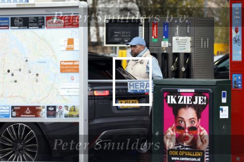 Amsterdam 4 december 2023
Sander Kleinenberg bij benzinepomp en bij zijn huis .