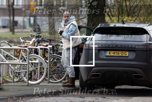 Amsterdam 4 december 2023
Sander Kleinenberg bij benzinepomp en bij zijn huis .