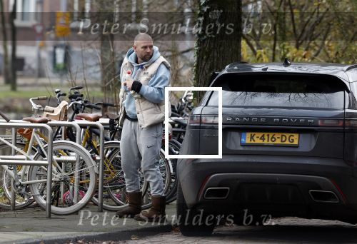 Amsterdam 4 december 2023
Sander Kleinenberg bij benzinepomp en bij zijn huis .