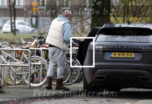 Amsterdam 4 december 2023
Sander Kleinenberg bij benzinepomp en bij zijn huis .