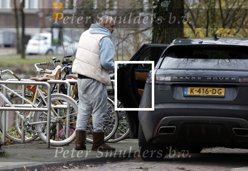 Amsterdam 4 december 2023
Sander Kleinenberg bij benzinepomp en bij zijn huis .