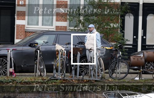Amsterdam 4 december 2023
Sander Kleinenberg bij benzinepomp en bij zijn huis .