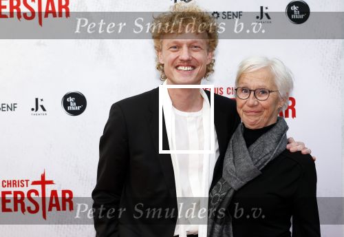 Amsterdam 21 januari 2024
Premiere Jesus Christ Superstar in het DeLaMar theater. Sebas v d Sangen met moeder