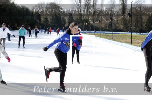 Amsterdam 27 februari 2024
Presentatie van de Hollandse 100 op de Jaap Eden Baan.
oa aanwezig Prins Bernhard Prinses Annette Simon Keizer Marianne Timmer Benjamin Aslan en Nino Wilkes.
