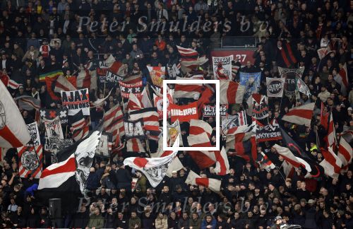 Amsterdam, 3 Februari 2024 AJAX-PSV, eindstand 1-1
Kompetitie Seizoen 2023-2024
Supporters met vlaggen AJAX