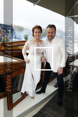 Maarssen 24 februari 2024
Wesly Bronkhorst en Raquel trouwen . Ze kwam met boot aanvaren , Dirk Zeelenberg heeft ze getrouwd.