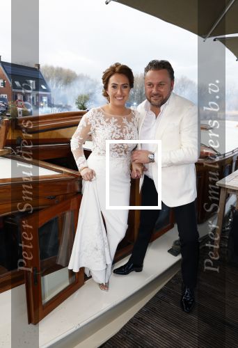 Maarssen 24 februari 2024
Wesly Bronkhorst en Raquel trouwen . Ze kwam met boot aanvaren , Dirk Zeelenberg heeft ze getrouwd.