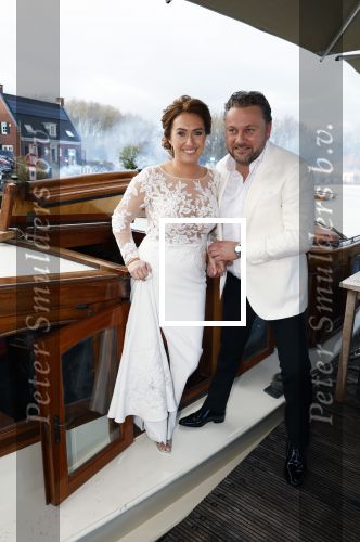 Maarssen 24 februari 2024
Wesly Bronkhorst en Raquel trouwen . Ze kwam met boot aanvaren , Dirk Zeelenberg heeft ze getrouwd.