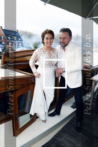 Maarssen 24 februari 2024
Wesly Bronkhorst en Raquel trouwen . Ze kwam met boot aanvaren , Dirk Zeelenberg heeft ze getrouwd.