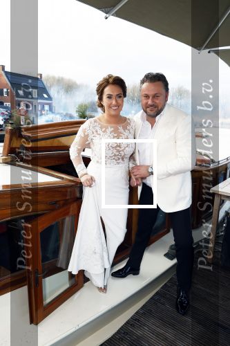 Maarssen 24 februari 2024
Wesly Bronkhorst en Raquel trouwen . Ze kwam met boot aanvaren , Dirk Zeelenberg heeft ze getrouwd.