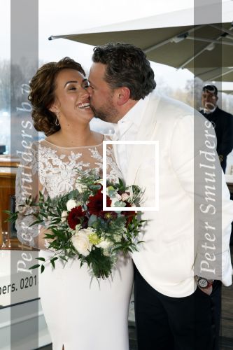 Maarssen 24 februari 2024
Wesly Bronkhorst en Raquel trouwen . Ze kwam met boot aanvaren , Dirk Zeelenberg heeft ze getrouwd.