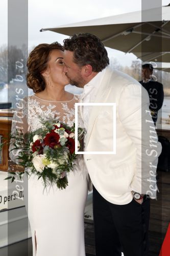 Maarssen 24 februari 2024
Wesly Bronkhorst en Raquel trouwen . Ze kwam met boot aanvaren , Dirk Zeelenberg heeft ze getrouwd.