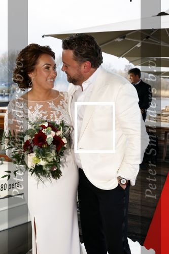 Maarssen 24 februari 2024
Wesly Bronkhorst en Raquel trouwen . Ze kwam met boot aanvaren , Dirk Zeelenberg heeft ze getrouwd.