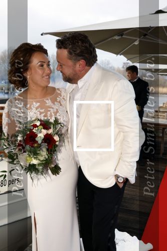 Maarssen 24 februari 2024
Wesly Bronkhorst en Raquel trouwen . Ze kwam met boot aanvaren , Dirk Zeelenberg heeft ze getrouwd.