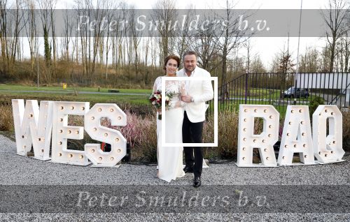 Maarssen 24 februari 2024
Wesly Bronkhorst en Raquel trouwen . Ze kwam met boot aanvaren , Dirk Zeelenberg heeft ze getrouwd.