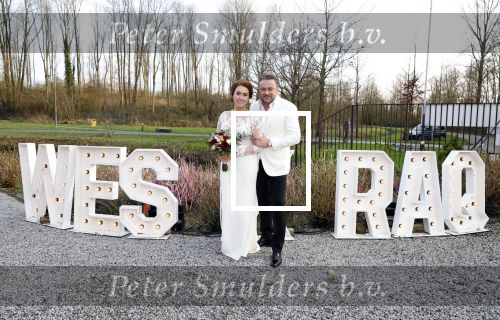 Maarssen 24 februari 2024
Wesly Bronkhorst en Raquel trouwen . Ze kwam met boot aanvaren , Dirk Zeelenberg heeft ze getrouwd.