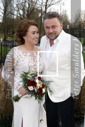 Maarssen 24 februari 2024
Wesly Bronkhorst en Raquel trouwen . Ze kwam met boot aanvaren , Dirk Zeelenberg heeft ze getrouwd.