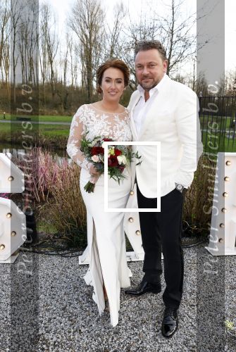 Maarssen 24 februari 2024
Wesly Bronkhorst en Raquel trouwen . Ze kwam met boot aanvaren , Dirk Zeelenberg heeft ze getrouwd.