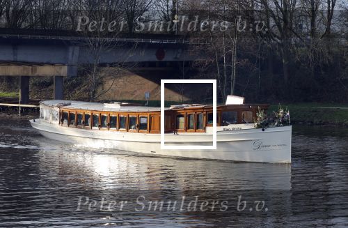 Maarssen 24 februari 2024
Wesly Bronkhorst en Raquel trouwen . Ze kwam met boot aanvaren , Dirk Zeelenberg heeft ze getrouwd.