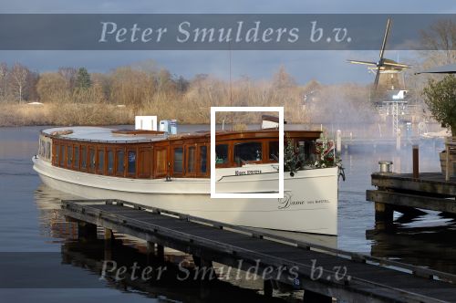 Maarssen 24 februari 2024
Wesly Bronkhorst en Raquel trouwen . Ze kwam met boot aanvaren , Dirk Zeelenberg heeft ze getrouwd.