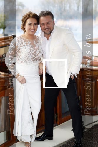 Maarssen 24 februari 2024
Wesly Bronkhorst en Raquel trouwen . Ze kwam met boot aanvaren , Dirk Zeelenberg heeft ze getrouwd.