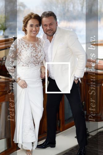 Maarssen 24 februari 2024
Wesly Bronkhorst en Raquel trouwen . Ze kwam met boot aanvaren , Dirk Zeelenberg heeft ze getrouwd.