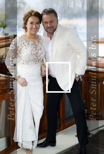 Maarssen 24 februari 2024
Wesly Bronkhorst en Raquel trouwen . Ze kwam met boot aanvaren , Dirk Zeelenberg heeft ze getrouwd.